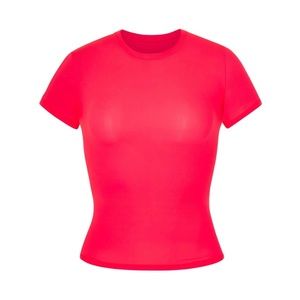 Skims fits everybody shirt